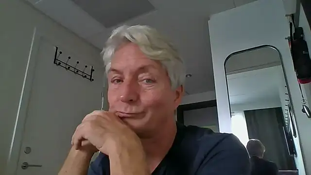 Snapshot of Swegay12-Exhi chatting on 10/05/25, 01:09 Swegay12-Exhi online show from 10/05/25, 01:09