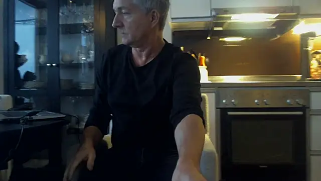 Snapshot of Swegay12-Exhi chatting on 01/06/26, 11:36 Swegay12-Exhi online show from 01/06/26, 11:36