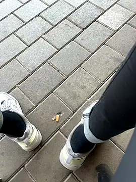 Snapshot of kamo012000 chatting on 10/14/25, 10:05 kamo012000 online show from 10/14/25, 10:05