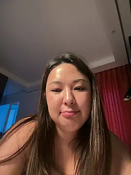 Snapshot of thedaynahoney chatting on 07/05/26, 02:24 thedaynahoney online show from 07/05/26, 02:24