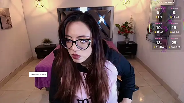 Snapshot of Rossi_ss1 chatting on 10/16/25, 04:35 Rossi ss1 online show from 10/16/25, 04:35