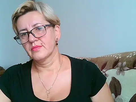 Snapshot of Dana4921 chatting on 10/01/25, 02:12 Dana4921 online show from 10/01/25, 02:12