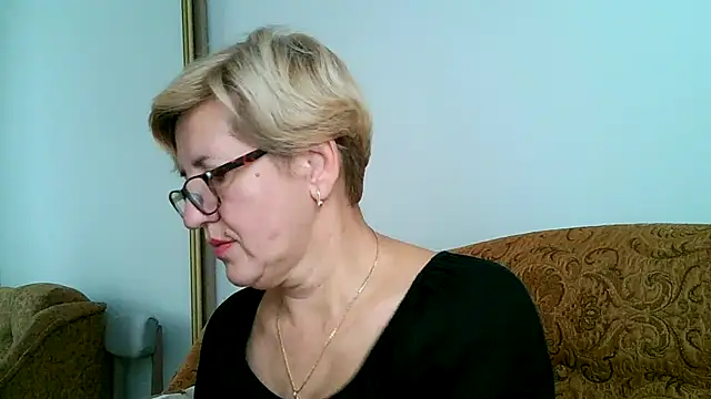 Snapshot of Dana4921 chatting on 10/13/25, 01:33 Dana4921 online show from 10/13/25, 01:33