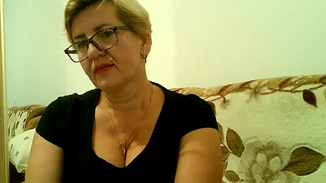 Snapshot of Dana4921 chatting on 10/15/25, 05:02 Dana4921 online show from 10/15/25, 05:02