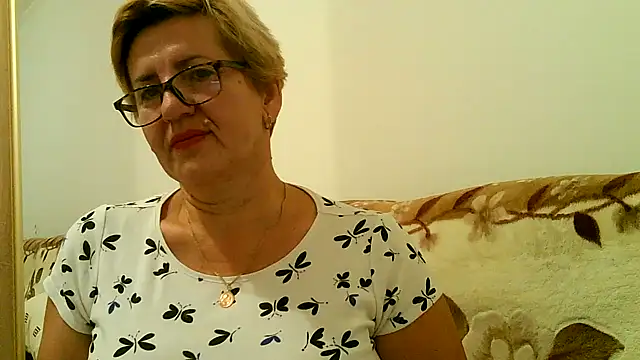Snapshot of Dana4921 chatting on 10/17/25, 05:04 Dana4921 online show from 10/17/25, 05:04