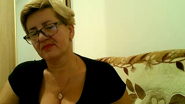 Snapshot of Dana4921 chatting on 10/18/25, 05:03 Dana4921 online show from 10/18/25, 05:03