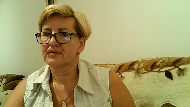 Snapshot of Dana4921 chatting on 10/19/25, 03:34 Dana4921 online show from 10/19/25, 03:34