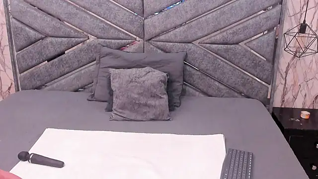 SASHA BROWNIE   online show from 04/06/26, 07:48