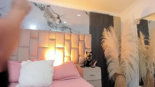 cloesummerr  online show from 04/01/26, 12:17