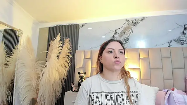 cloesummerr  online show from 04/23/26, 01:02