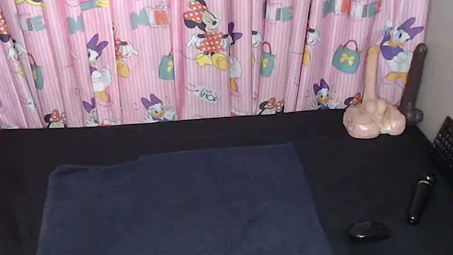 TrishahXo online show from 06/11/26, 06:33