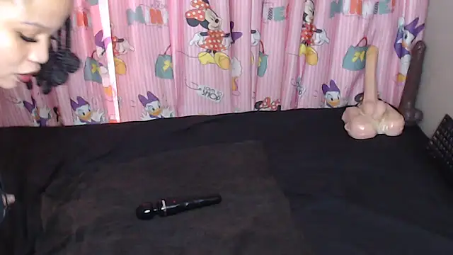 TrishahXo online show from 06/12/26, 08:13
