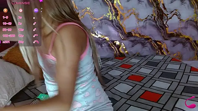 scarlethcooper99 online show from 03/03/26, 10:21