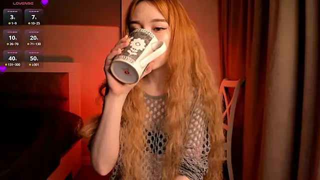 Snapshot of Clarity_Yumi chatting on 10/19/25, 03:07 Clarity Yumi online show from 10/19/25, 03:07