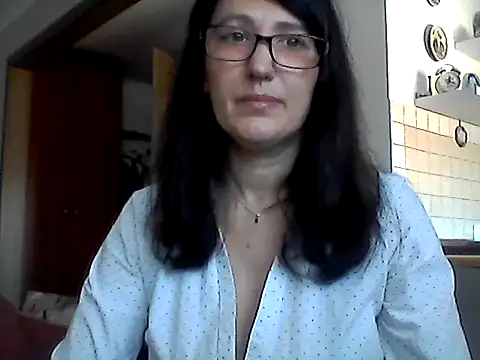 Elena48324 online show from 04/05/26, 09:17