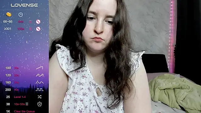 Snapshot of alice_allens chatting on 10/06/25, 01:19 alice allens online show from 10/06/25, 01:19