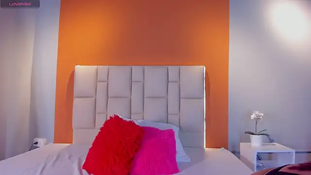 Zafiro  Brown online show from 04/21/26, 08:34