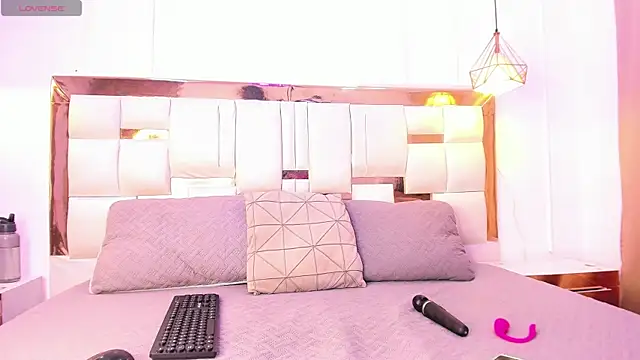 Snapshot of Skylar_Smith_ chatting on 02/25/26, 12:48 Skylar Smith online show from 02/25/26, 12:48