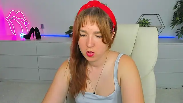 Snapshot of Sofii_darling chatting on 09/23/25, 04:32 Sofii darling online show from 09/23/25, 04:32