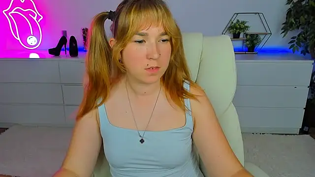 Snapshot of Sofii_darling chatting on 10/02/25, 06:59 Sofii darling online show from 10/02/25, 06:59