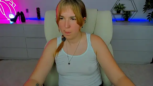 Snapshot of Sofii_darling chatting on 10/07/25, 05:54 Sofii darling online show from 10/07/25, 05:54