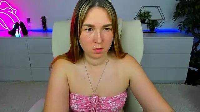 Snapshot of Sofii_darling chatting on 11/25/25, 05:35 Sofii darling online show from 11/25/25, 05:35