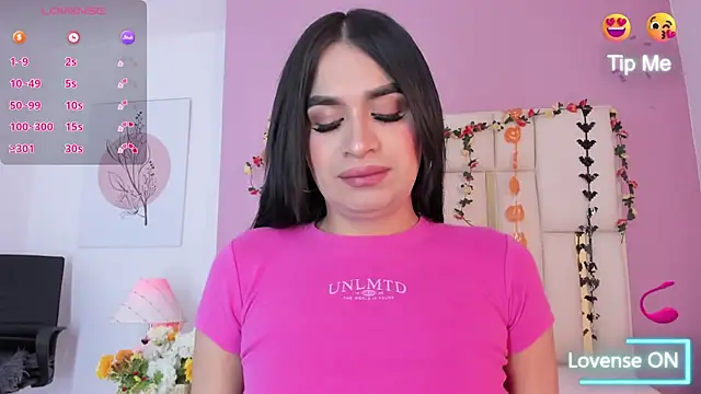Snapshot of Silvana-Castro chatting on 10/05/25, 11:30 Silvana-Castro online show from 10/05/25, 11:30
