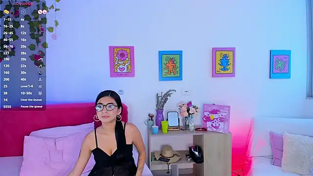 Snapshot of AprilAddams_ chatting on 09/16/25, 09:27 AprilAddams  online show from 09/16/25, 09:27