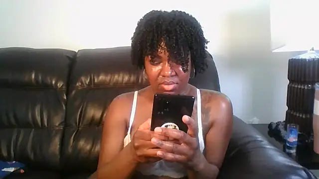 Snapshot of Raqui_x053 chatting on 07/03/26, 11:55 Raqui x053 online show from 07/03/26, 11:55