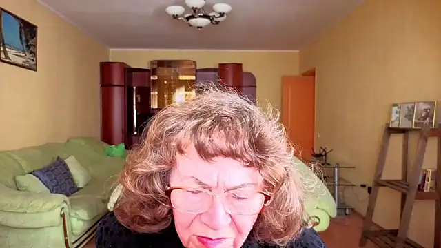 Betty Brick online show from 01/18/26, 07:34