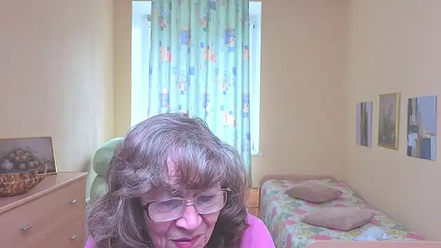 Snapshot of Betty_Brick chatting on 04/09/26, 12:10 Betty Brick online show from 04/09/26, 12:10