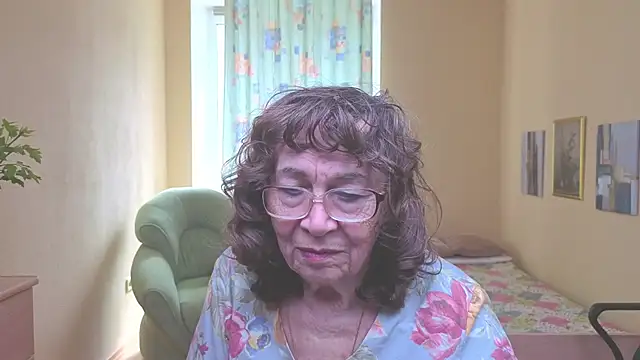 Snapshot of Betty_Brick chatting on 04/26/26, 09:29 Betty Brick online show from 04/26/26, 09:29