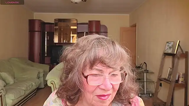 Snapshot of Betty_Brick chatting on 04/28/26, 01:16 Betty Brick online show from 04/28/26, 01:16