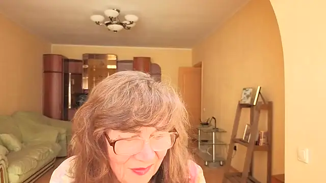 Snapshot of Betty_Brick chatting on 05/04/26, 11:06 Betty Brick online show from 05/04/26, 11:06