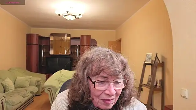 Snapshot of Betty_Brick chatting on 05/05/26, 04:04 Betty Brick online show from 05/05/26, 04:04