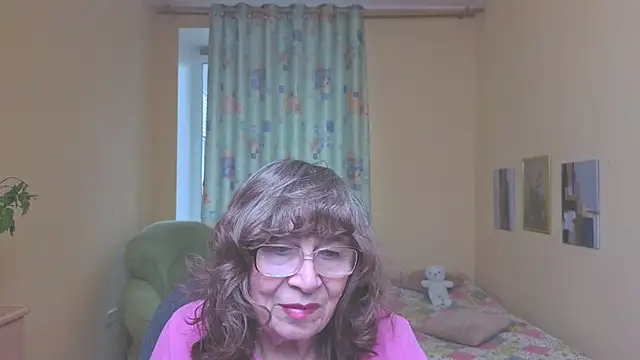 Snapshot of Betty_Brick chatting on 05/07/26, 12:54 Betty Brick online show from 05/07/26, 12:54