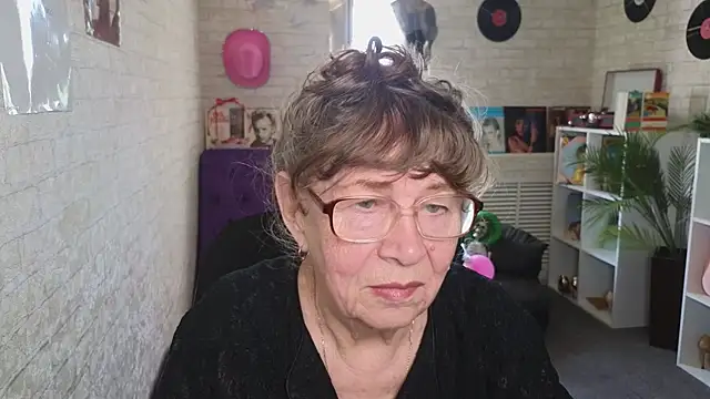 Snapshot of Betty_Brick chatting on 05/25/26, 12:55 Betty Brick online show from 05/25/26, 12:55