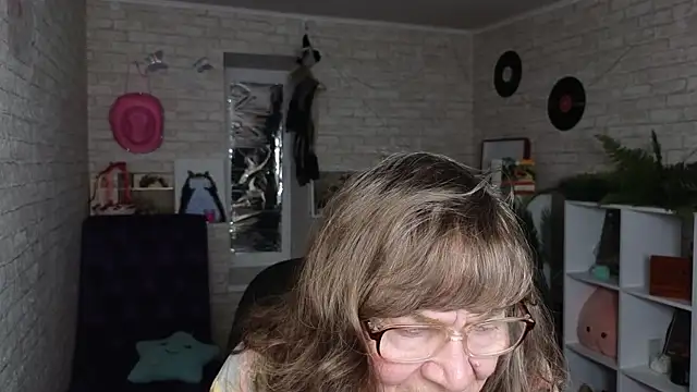 Snapshot of Betty_Brick chatting on 05/26/26, 03:52 Betty Brick online show from 05/26/26, 03:52