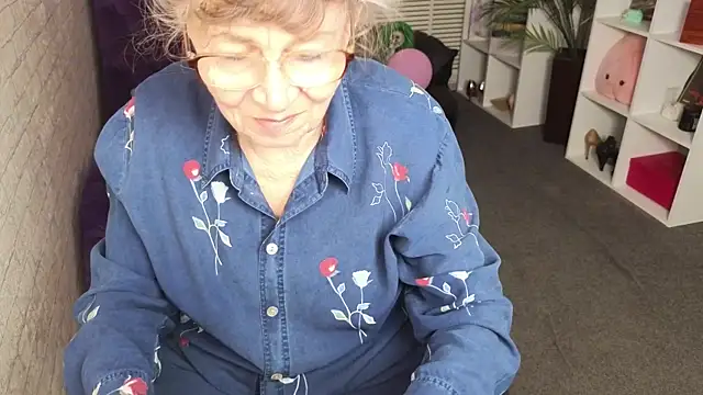Snapshot of Betty_Brick chatting on 05/27/26, 05:21 Betty Brick online show from 05/27/26, 05:21