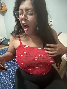 Snapshot of karysweetbeaury chatting on 02/15/26, 07:32 karysweetbeaury online show from 02/15/26, 07:32