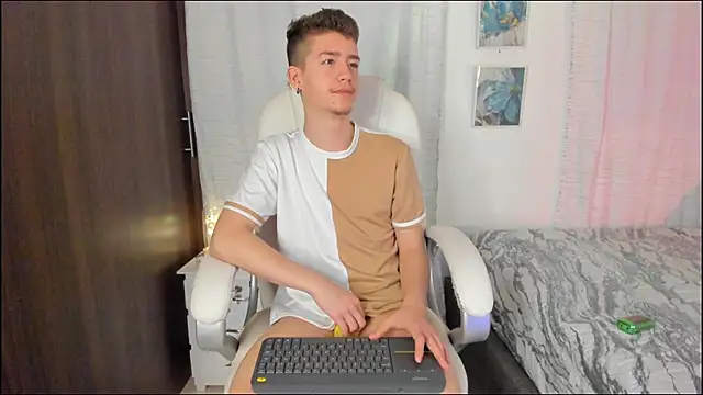 ThiagooJames online show from 09/26/25, 03:32