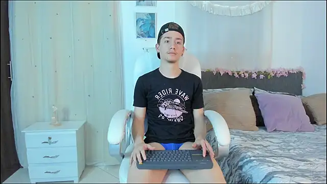 ThiagooJames online show from 11/28/25, 01:52