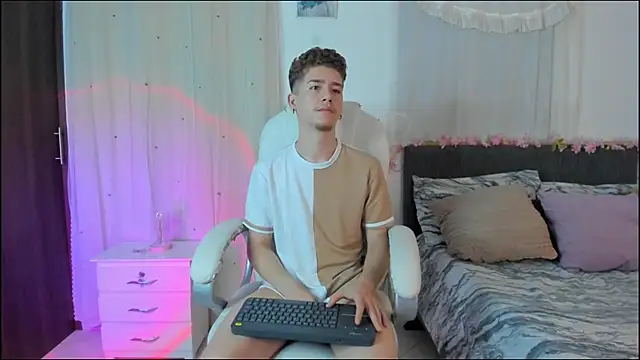 ThiagooJames online show from 12/16/25, 05:56