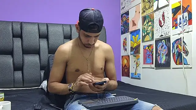 ashtoncooperr online show from 10/04/25, 06:17