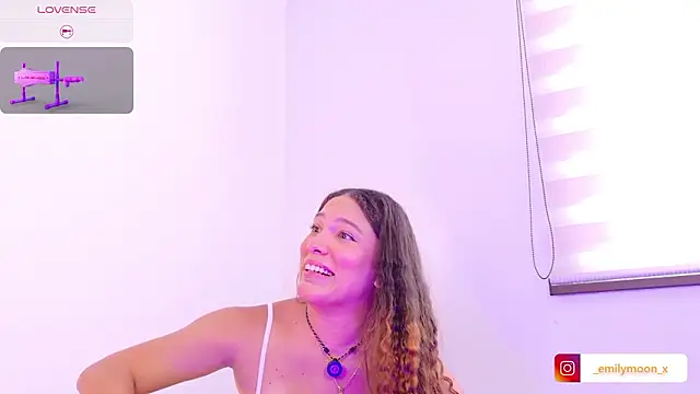 Snapshot of onlyemily_ chatting on 03/01/26, 09:17 onlyemily online show from 03/01/26, 09:17