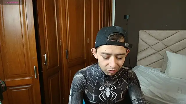 Aleecandrews online show from 10/31/25, 07:37