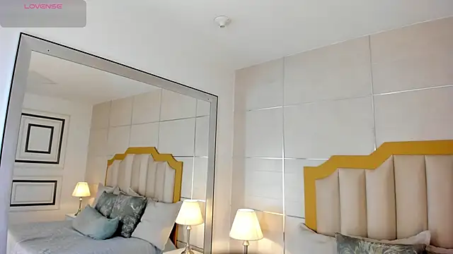 MaddieParker online show from 10/21/25, 07:25