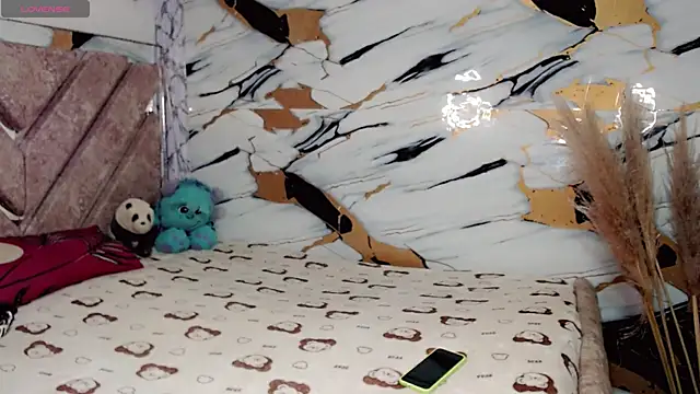 kushina uzumaki75 online show from 04/14/26, 03:23