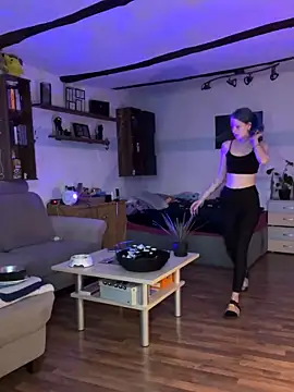 Snapshot of Seductively4_20 chatting on 10/04/25, 04:27 Seductively4 20 online show from 10/04/25, 04:27