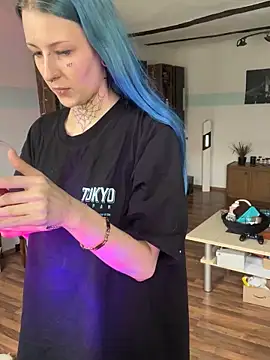 Snapshot of Seductively4_20 chatting on 10/14/25, 01:01 Seductively4 20 online show from 10/14/25, 01:01